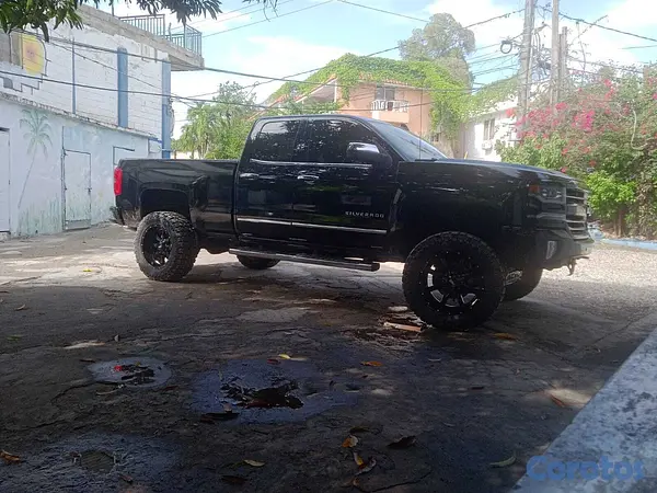 jeepetas y camionetas - Chevrolet Silverado z71 2016 8