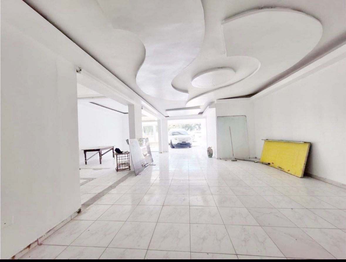 oficinas y locales comerciales - Local céntrico amplio 1