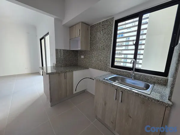 apartamentos - Alquiler apartamento vacío ubicado en la mejor zon 6
