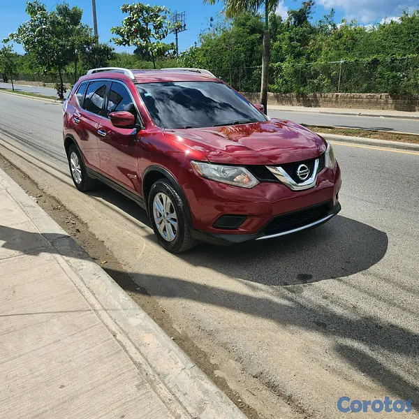 jeepetas y camionetas - Oferta Nissan Rogue Roja 4
