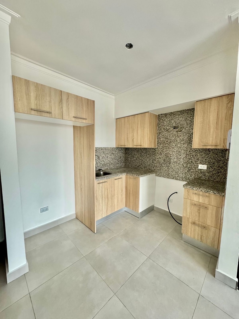 apartamentos - Alquiló Evaristo morales piso 8 dos habitaciones con su baño dos parqueos más es 4