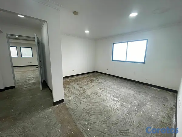 oficinas y locales comerciales - 📍Alquilo amplio Local comercial en Gazcues 6