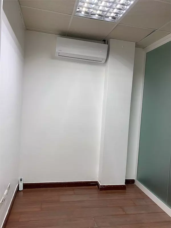 oficinas y locales comerciales - Local en naco segundo nivel 9