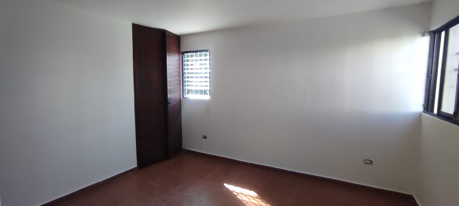 oficinas y locales comerciales - Oficina Bien Ubicada en la 27 de Febrero 120m2 3