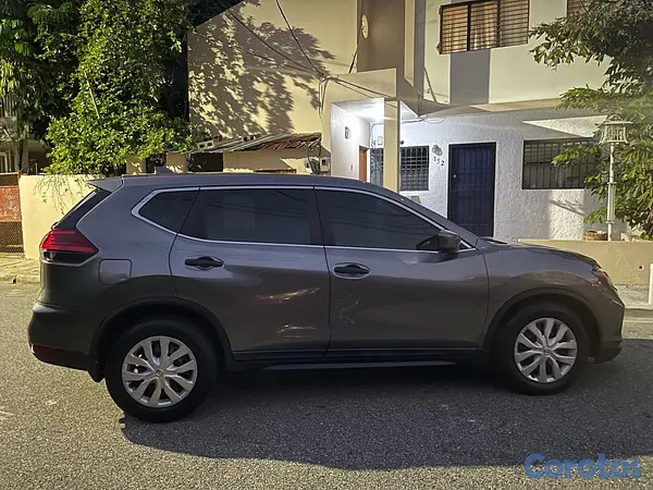 jeepetas y camionetas - Nissan Rogue S 4x2 2017 2