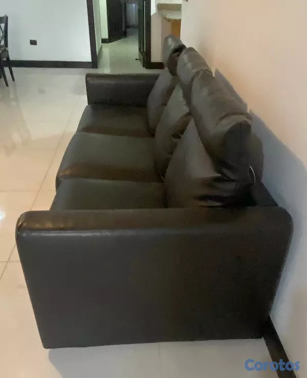 muebles y colchones - Vendo sofá de 3 plazas en leather negro 2