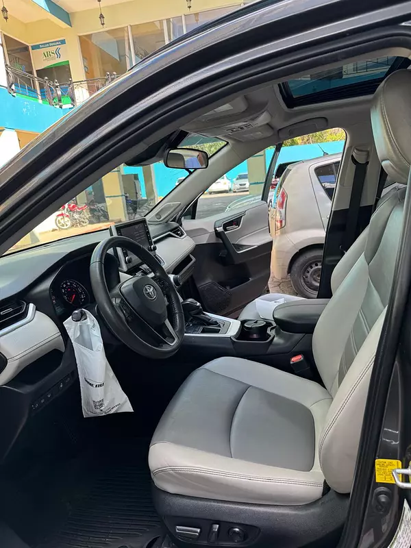 jeepetas y camionetas - Toyota rav4 2022 xle premium  4