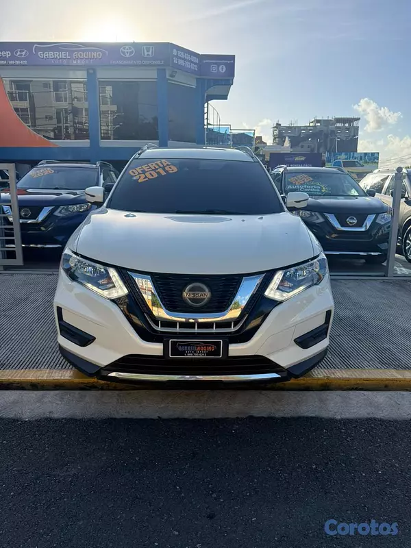 jeepetas y camionetas - Nissan Rogue SV 2019  4