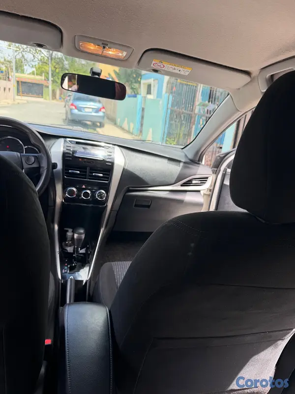 carros - Toyota Yaris año 2018 8