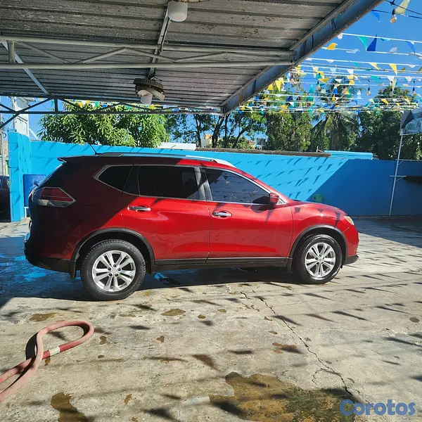 jeepetas y camionetas - Oferta Nissan Rogue Roja 5
