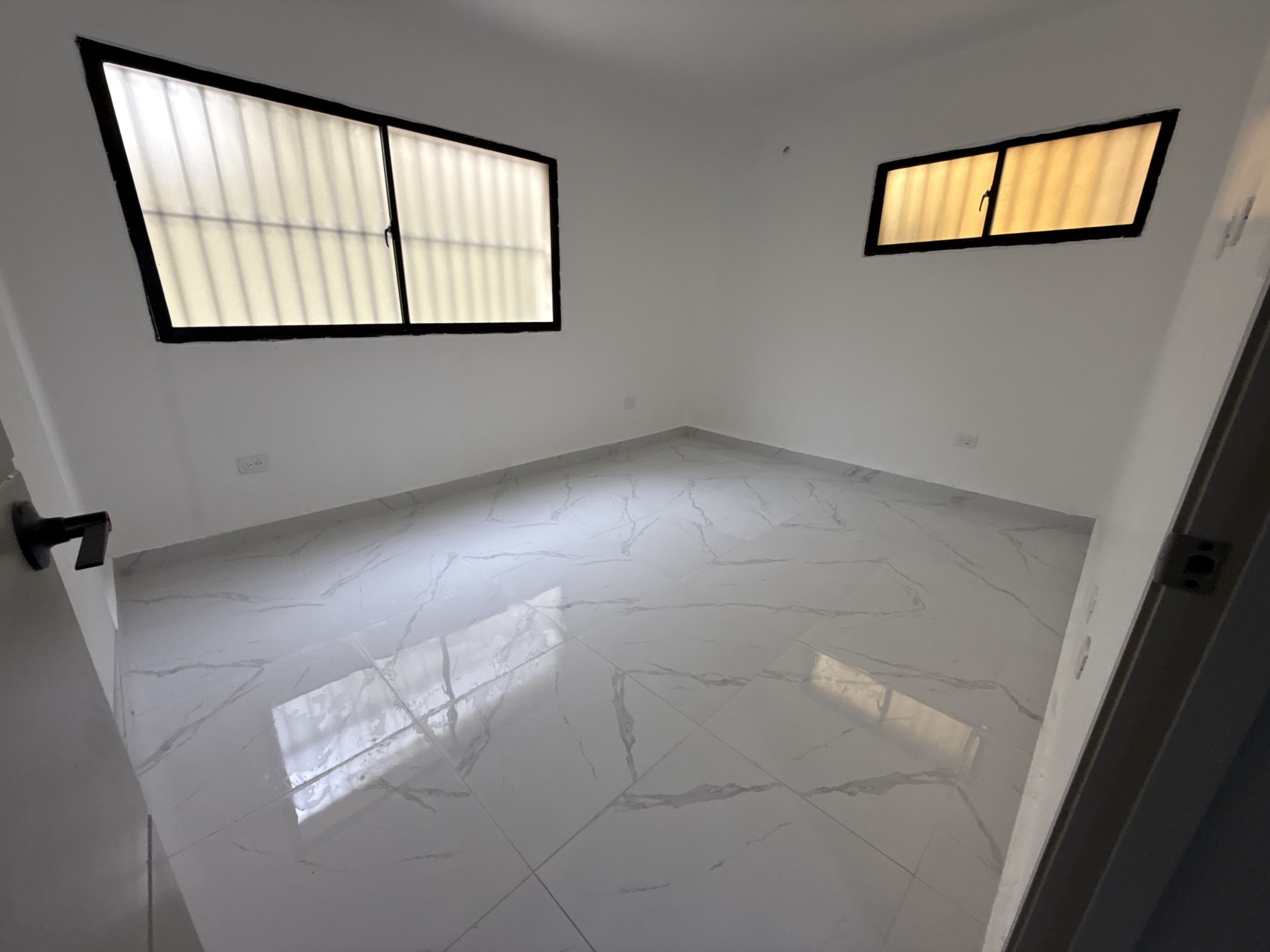 apartamentos - Vendo independencia klm 7 primer nivel 70 mtrs una 0