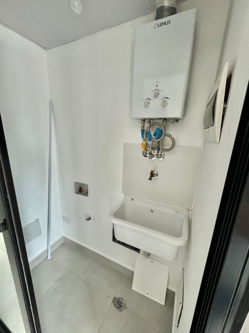 apartamentos - Alquiló Evaristo morales piso 8 dos habitaciones con su baño dos parqueos más es 5
