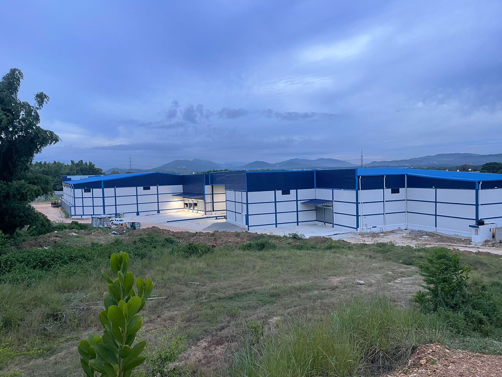 oficinas y locales comerciales - Alquilo Nave  2,000 mts prox merca Santo domingo  4