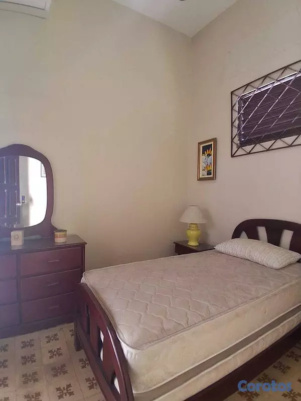 casas -  Zona colonial / ciudad nueva Alquiler US$ 550   10