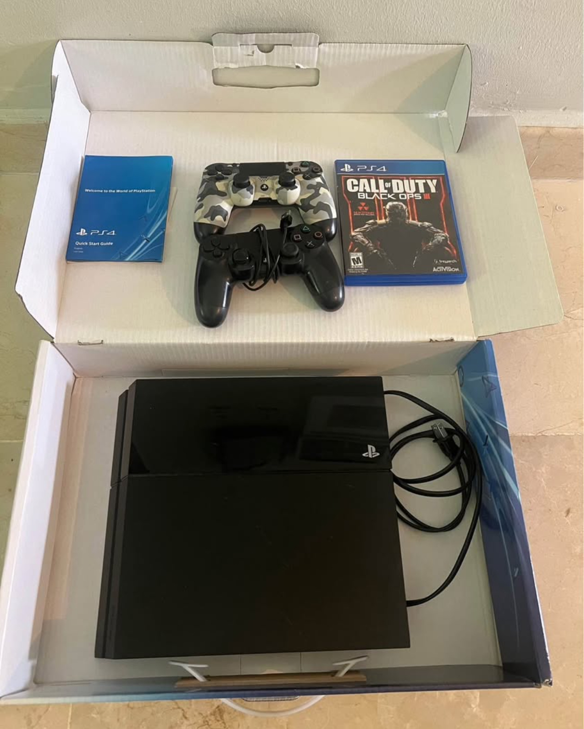consolas y videojuegos - PS4 con controles y cinta call of duty, como nuevo 1