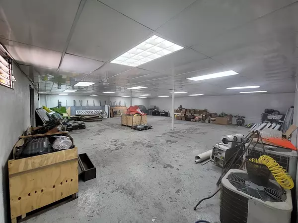 oficinas y locales comerciales - Alquiler de Nave Industrial Km 17 Autop. Duarte  9