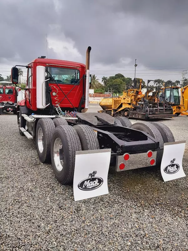 camiones y vehiculos pesados - MACK PINNACLE año 2012 6