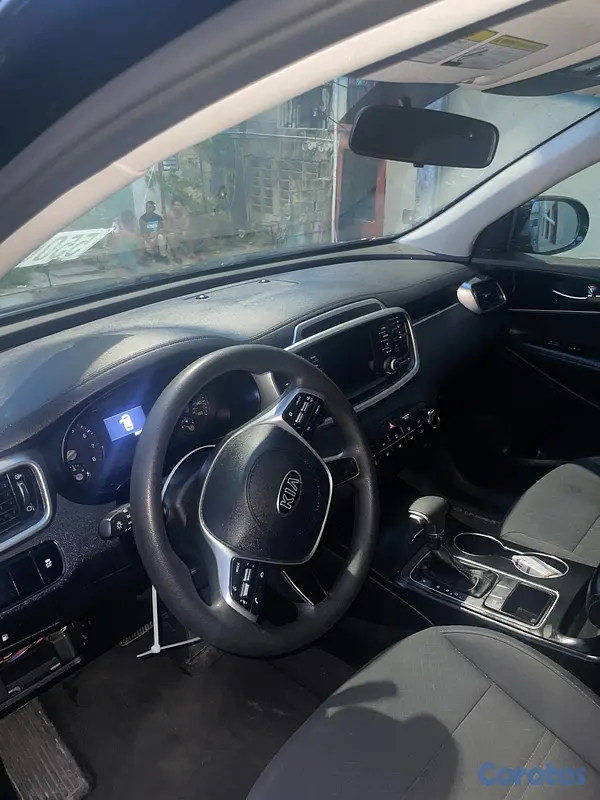 jeepetas y camionetas - Kia Sorento 2020 LX en excelente estado 6