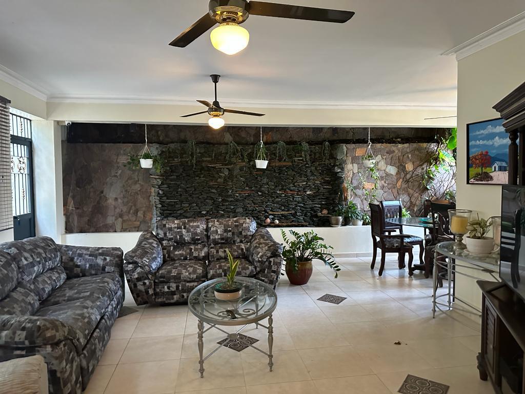 casas - SUPER CASA DE 3 NIV. EN ARROYO HONDO III, CON TERMINACIONES DE PRIMERA, 4 HABS.  2