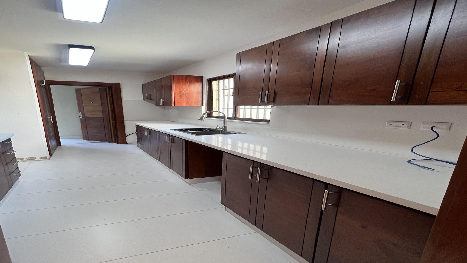 casas - Casa en Alquiler de 4 habitaciones en Paraiso 1