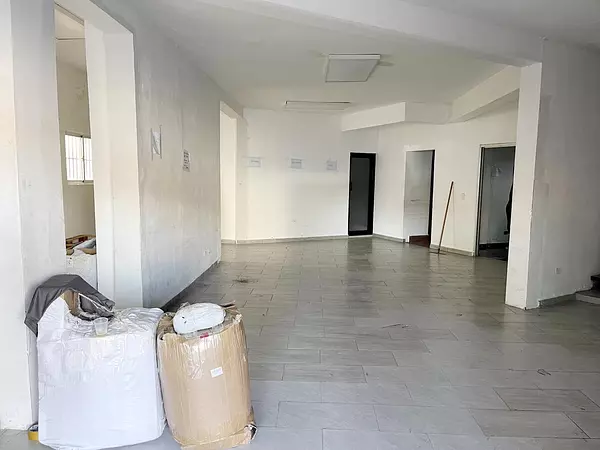 oficinas y locales comerciales - Local amplio de dos niveles  6
