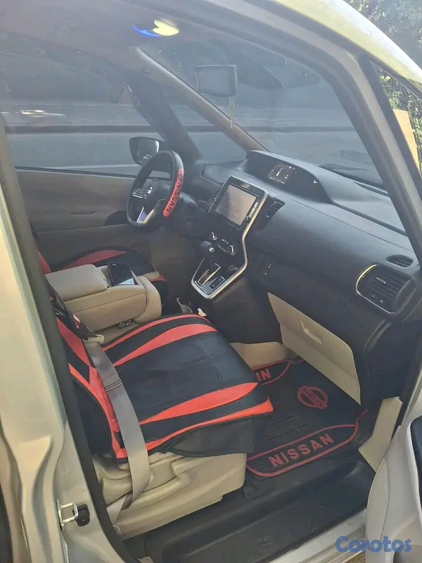 jeepetas y camionetas - Nissan serena 2019 8
