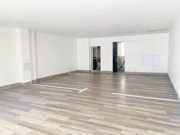 oficinas y locales comerciales - Local céntrico en Venta  5