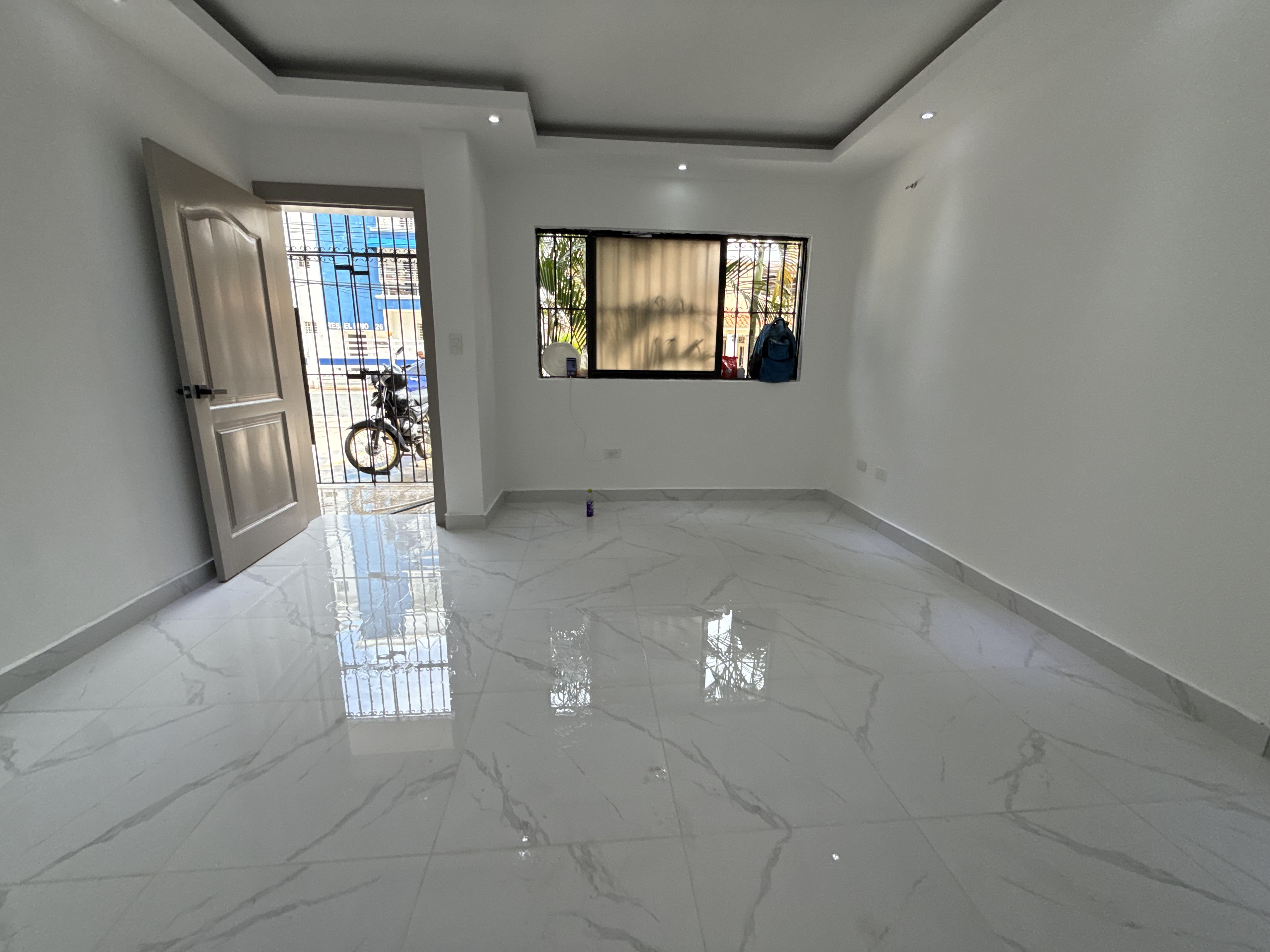 apartamentos - Vendo independencia klm 7 primer nivel 70 mtrs una 1