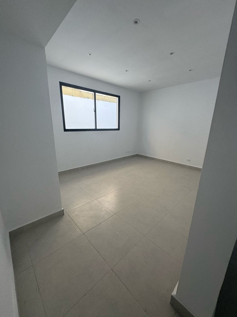 oficinas y locales comerciales - Local Piso 1 Con Terraza Trasera En La Julia 6