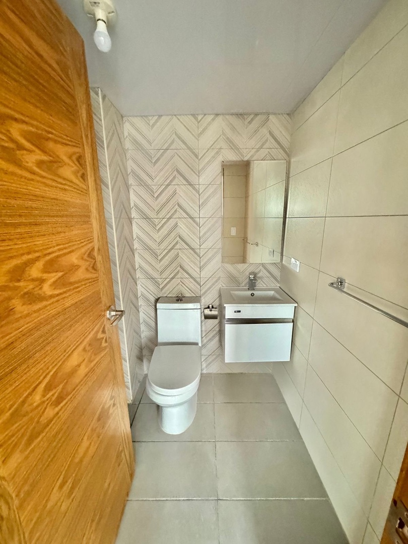 apartamentos - Alquiló Evaristo morales piso 8 dos habitaciones con su baño dos parqueos más es 6