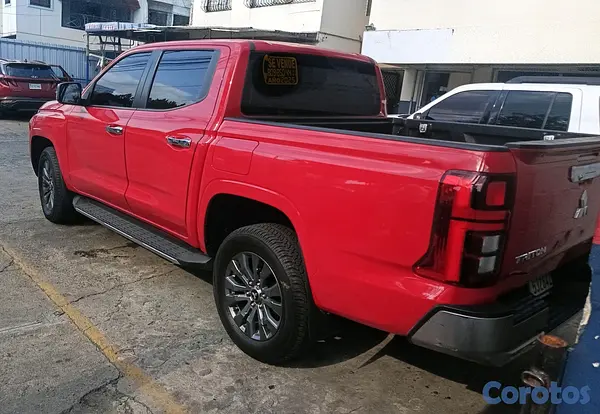 jeepetas y camionetas - Mitsubishi Tritón Diésel Doble Cabina 4WD 25  5