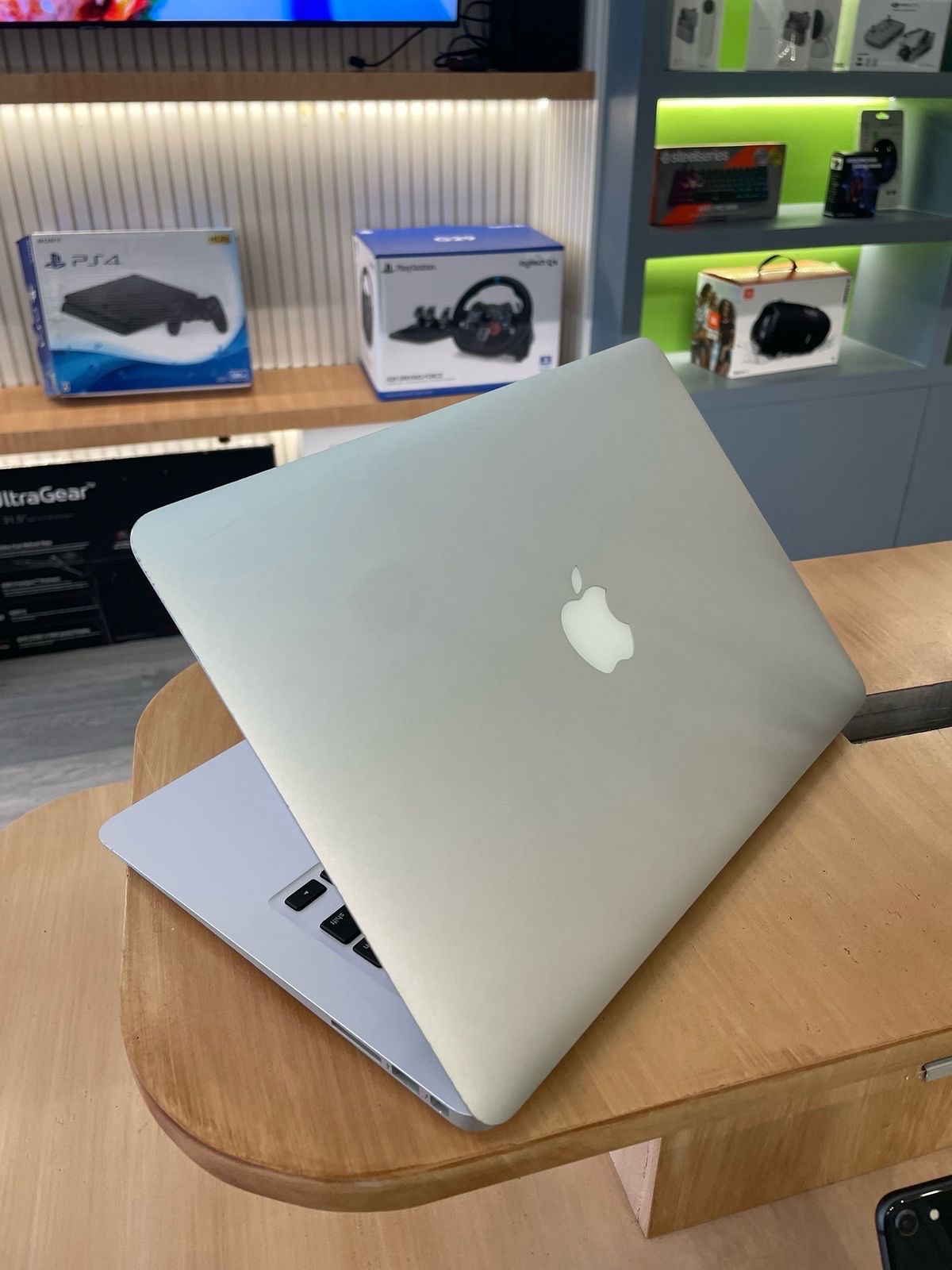 computadoras y laptops - MacBook Air 2017 i5 8Gb de ram 128Gb 3
