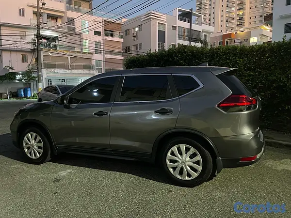 jeepetas y camionetas - Nissan Rogue S 4x2 2017 4