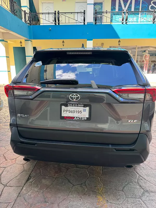 jeepetas y camionetas - Toyota rav4 2022 xle premium  6