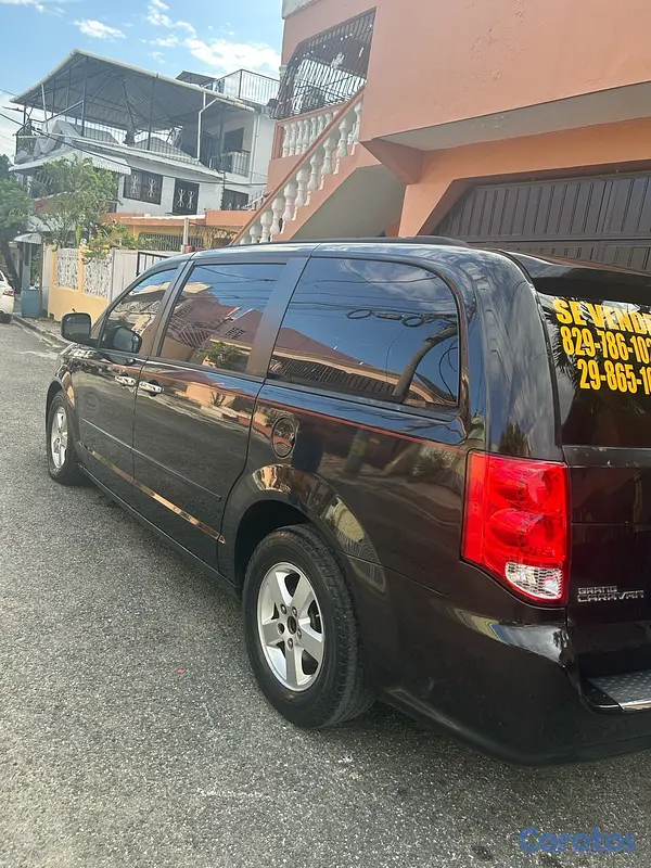 otros vehiculos - vendo Dodge Caravan 2012 5