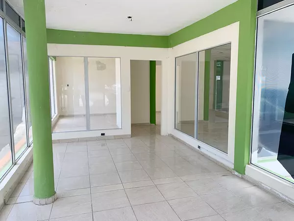 oficinas y locales comerciales - Local comercial Esquinero en alquiler gazcue 8