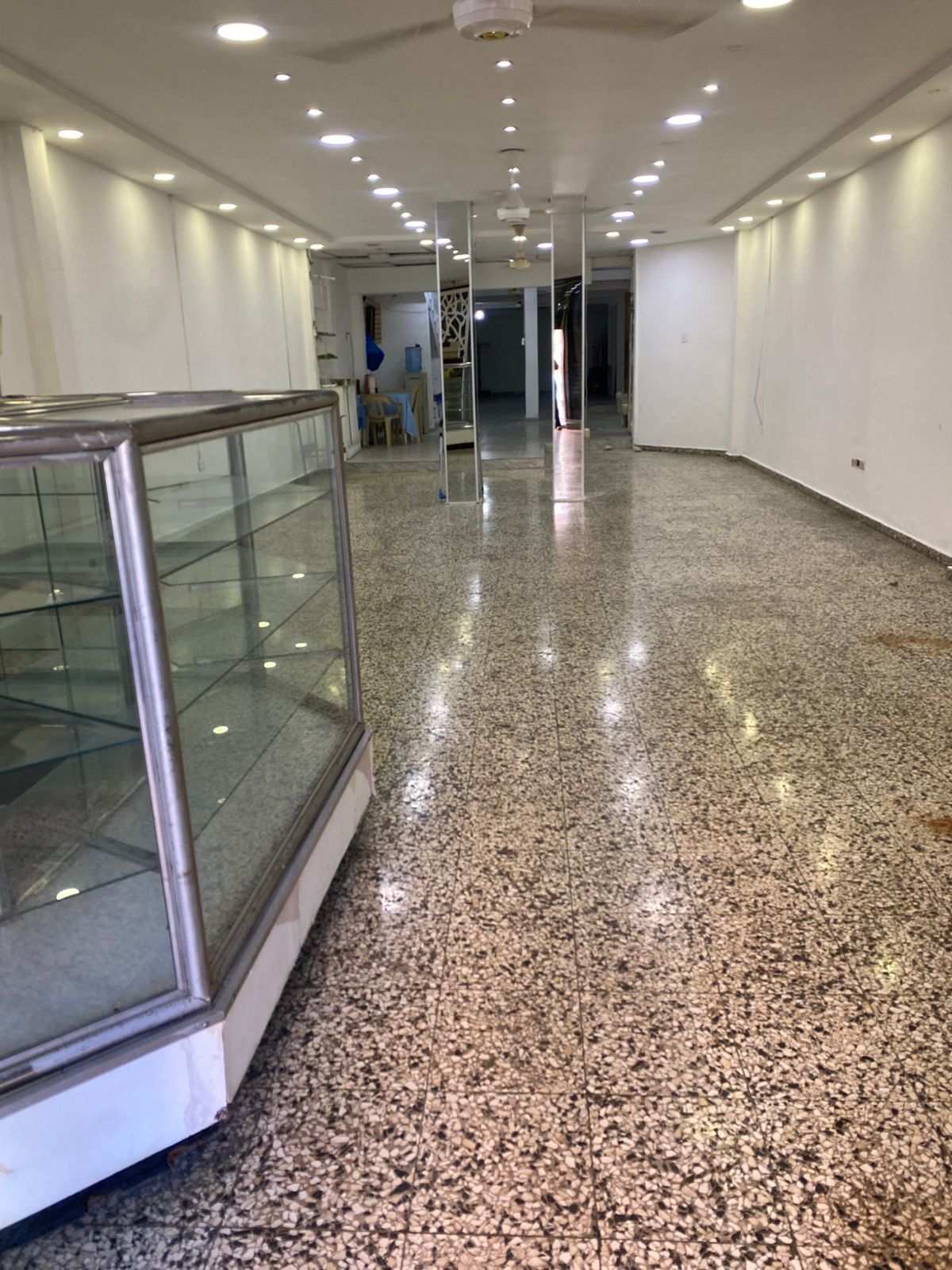 oficinas y locales comerciales - local en la duarte  0