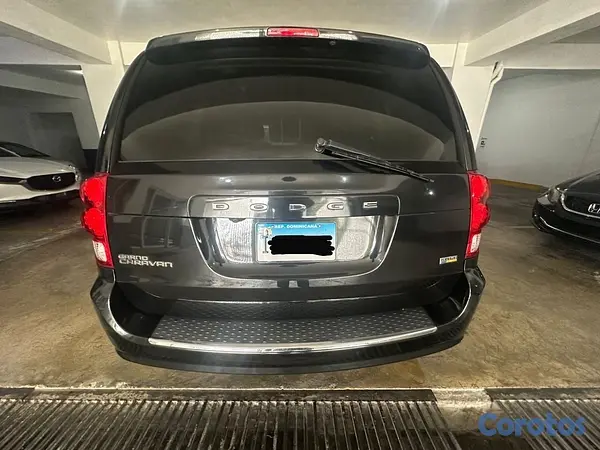 jeepetas y camionetas - Vendo Dodge Caravan 2017, negociable 8