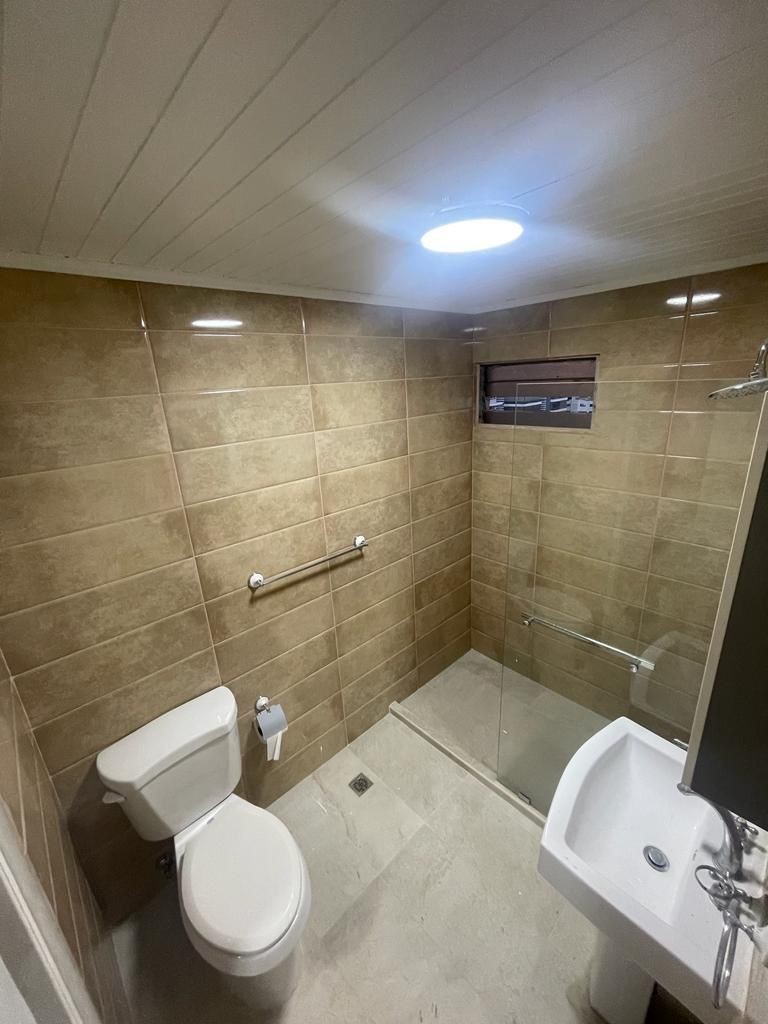 apartamentos - --SIN INTERMEDIARIOS RENTO APARTAMENTO SE PUEDE USAR COMO OFICINA-- -.
 4