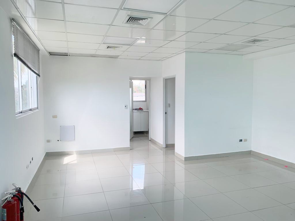 oficinas y locales comerciales - Local corporativo en lss prados  7