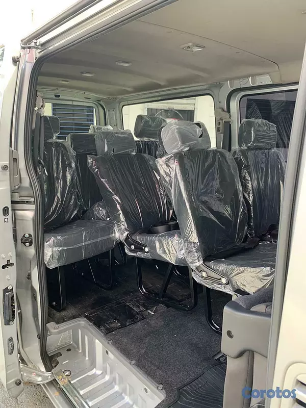 otros vehiculos - NISSAN NV350 CARAVAN  8