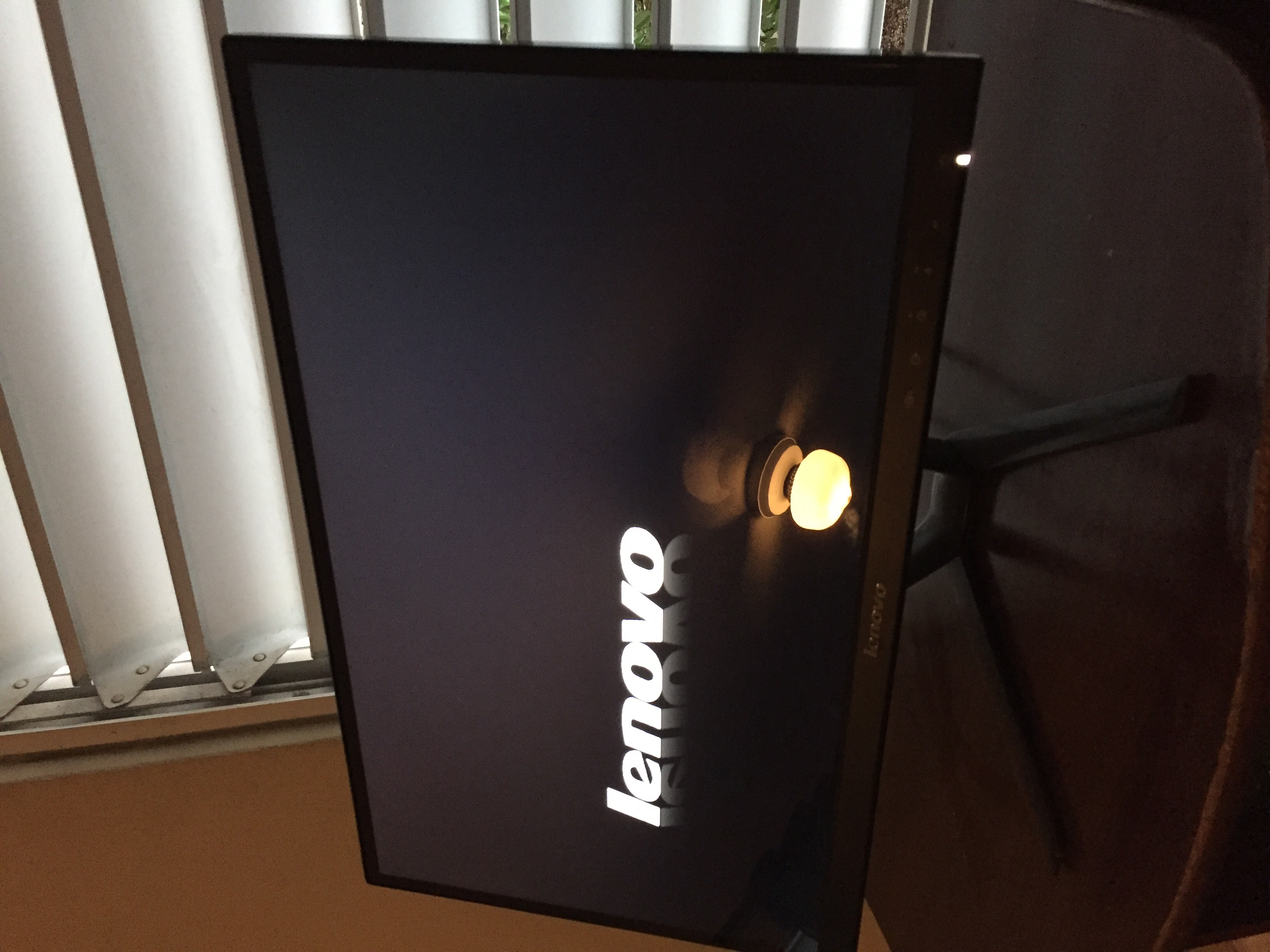computadoras y laptops - Monitor Lenovo 23 pulgadas 