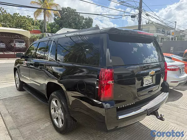 jeepetas y camionetas - Chevrolet Suburban LT 2017 8