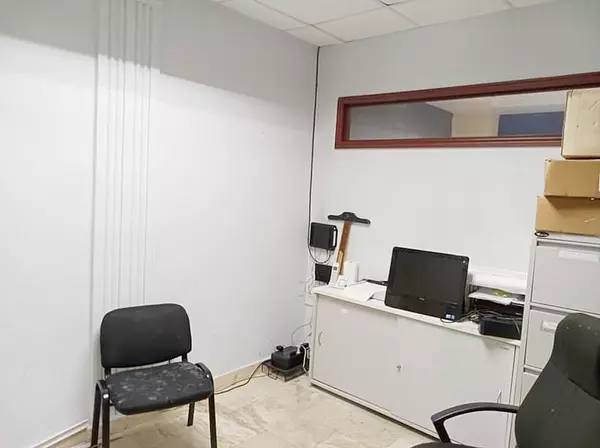 oficinas y locales comerciales - Local céntrico en los Prados 3