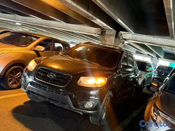 jeepetas y camionetas - 2011 Hyundai Santa Fe en Oferta 4