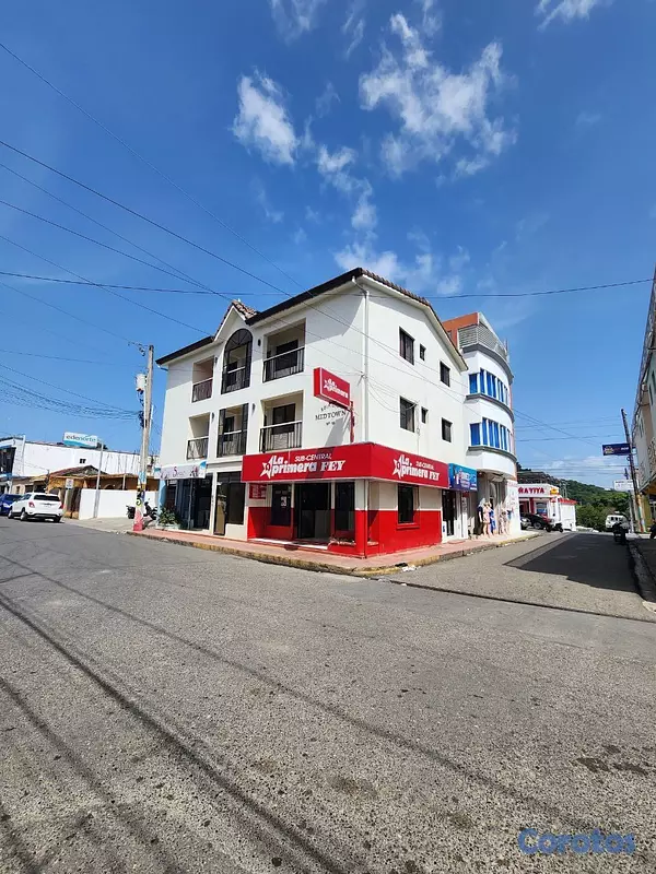 oficinas y locales comerciales - 🏢 Edificio de 3 Niveles en el Centro de Imbert –  4