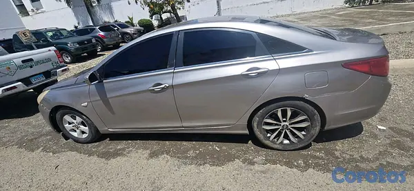 carros - hiunday y20 2011 4