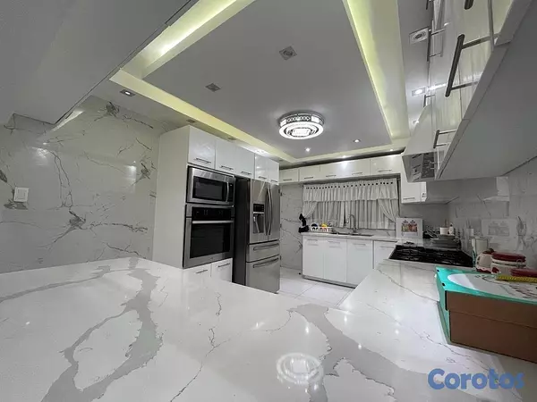 casas - Vendo casa moderna de 5 habitaciones en Respaldo Los 3 Ojos 9