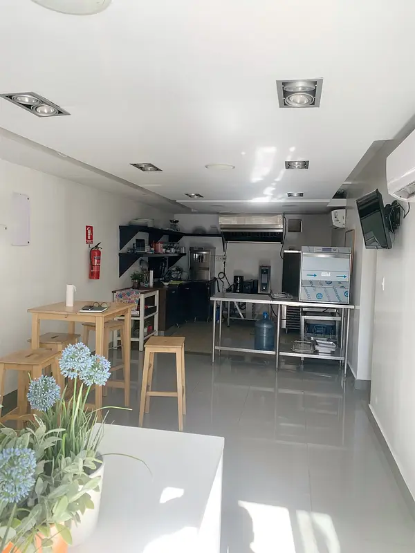 oficinas y locales comerciales - Local céntrico primer nivel 2
