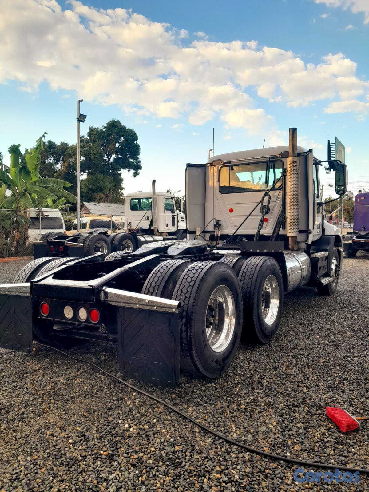 camiones y vehiculos pesados - MACK PINNACLE AÑO 2011 5